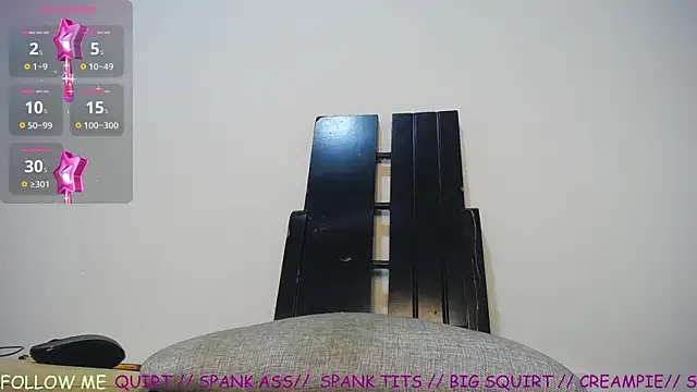 vegalaura   online show from 04/10/26, 01:05