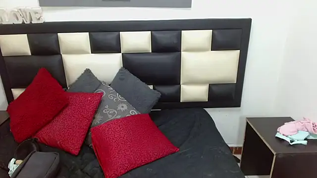 Snapshot of kiwii_nasty chatting on 11/09/25, 06:01 kiwii nasty online show from 11/09/25, 06:01