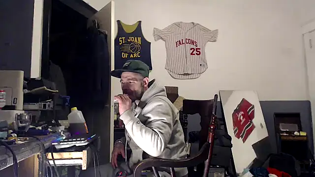 Snapshot of sledge901 chatting on 01/14/25, 07:27 sledge901 online show from 01/14/25, 07:27