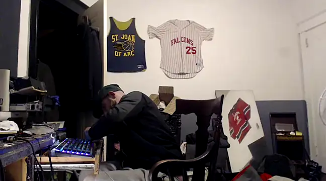 Snapshot of sledge901 chatting on 01/17/25, 06:26 sledge901 online show from 01/17/25, 06:26