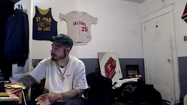 Snapshot of sledge901 chatting on 01/27/25, 07:35 sledge901 online show from 01/27/25, 07:35