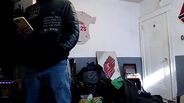 Snapshot of sledge901 chatting on 02/01/25, 03:07 sledge901 online show from 02/01/25, 03:07