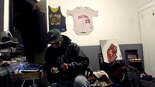 Snapshot of sledge901 chatting on 02/02/25, 06:26 sledge901 online show from 02/02/25, 06:26