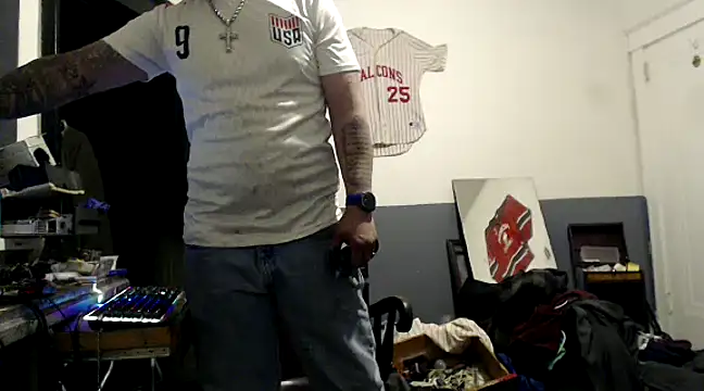 Snapshot of sledge901 chatting on 02/02/25, 09:40 sledge901 online show from 02/02/25, 09:40