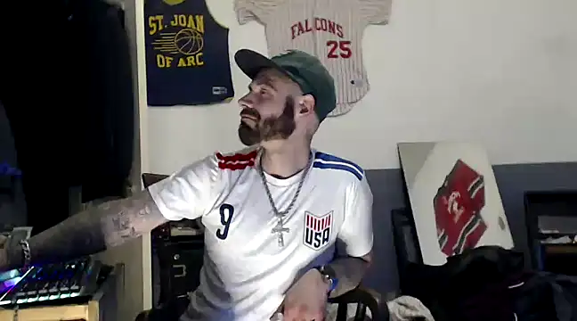 Snapshot of sledge901 chatting on 02/02/25, 01:41 sledge901 online show from 02/02/25, 01:41