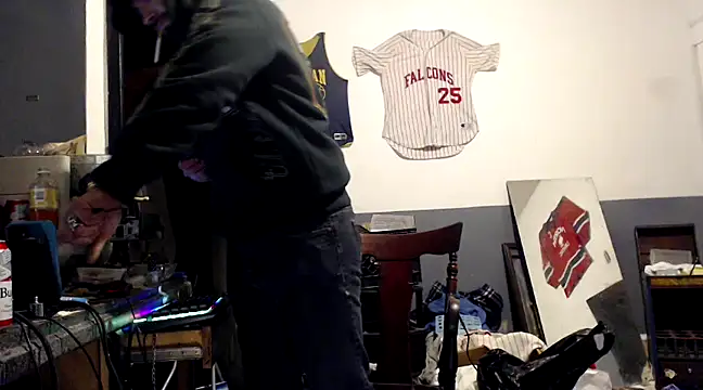 Snapshot of sledge901 chatting on 02/07/25, 11:55 sledge901 online show from 02/07/25, 11:55