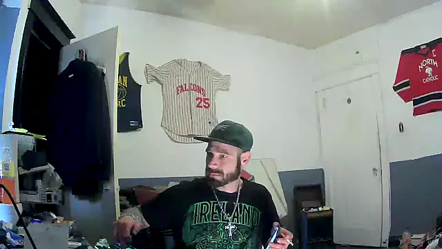 Snapshot of sledge901 chatting on 02/13/25, 06:38 sledge901 online show from 02/13/25, 06:38