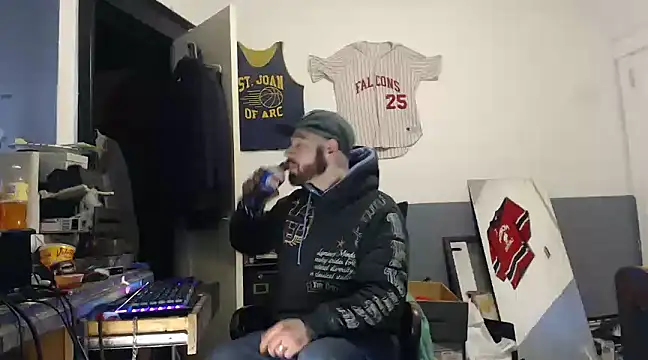 Snapshot of sledge901 chatting on 02/15/25, 05:39 sledge901 online show from 02/15/25, 05:39