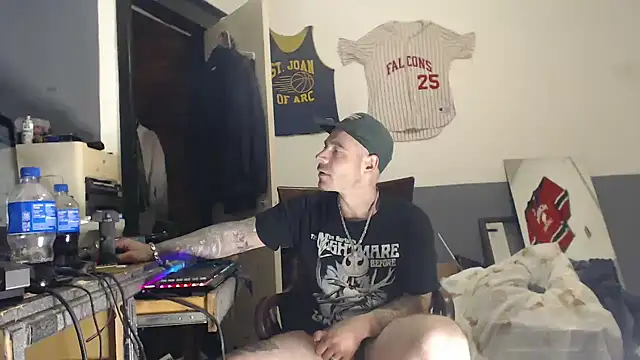 Snapshot of sledge901 chatting on 02/20/25, 08:39 sledge901 online show from 02/20/25, 08:39