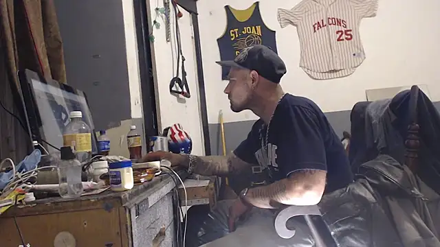 Snapshot of sledge901 chatting on 11/09/25, 03:16 sledge901 online show from 11/09/25, 03:16