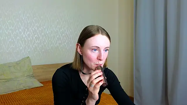 Cowell Adelina online show from 04/13/26, 09:26