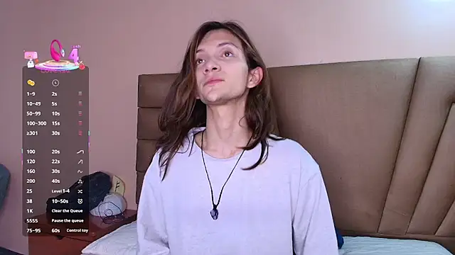 Snapshot of Feniix__ chatting on 10/30/25, 04:47 Feniix online show from 10/30/25, 04:47