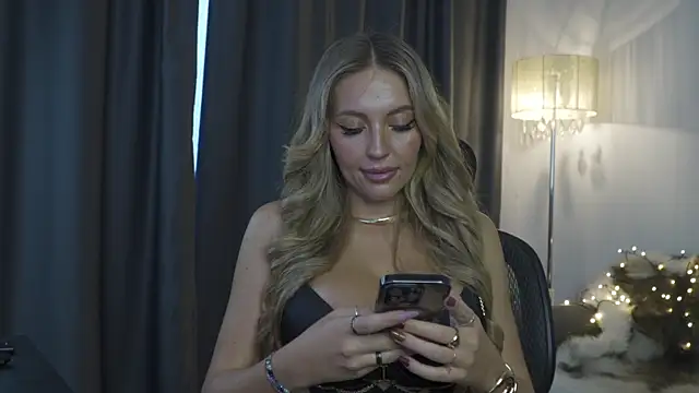 JoanneGG online show from 11/13/25, 06:45