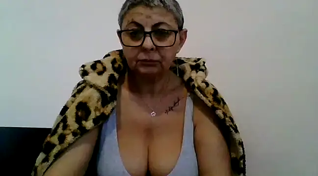 Snapshot of roseblak42 chatting on 02/04/25, 02:43 roseblak42 online show from 02/04/25, 02:43