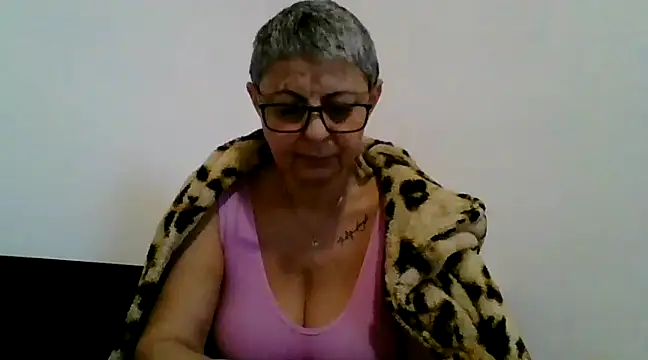 Snapshot of roseblak42 chatting on 02/13/25, 03:24 roseblak42 online show from 02/13/25, 03:24