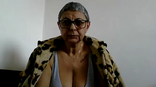 Snapshot of roseblak42 chatting on 02/14/25, 10:38 roseblak42 online show from 02/14/25, 10:38