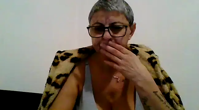 Snapshot of roseblak42 chatting on 02/14/25, 05:36 roseblak42 online show from 02/14/25, 05:36