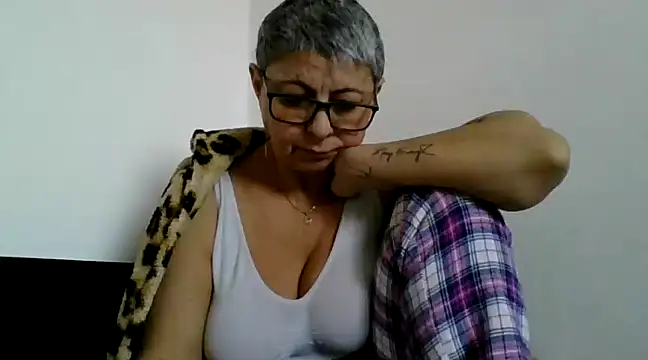 Snapshot of roseblak42 chatting on 02/20/25, 02:35 roseblak42 online show from 02/20/25, 02:35