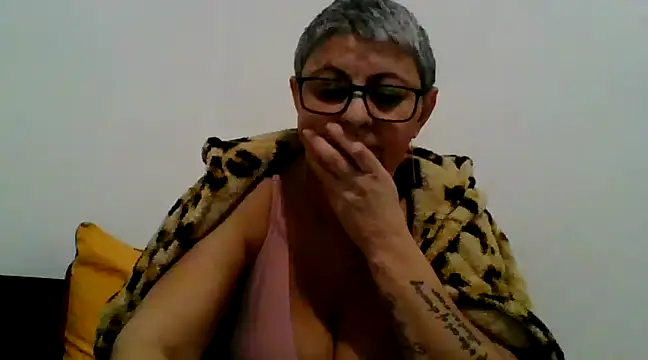 Snapshot of roseblak42 chatting on 02/21/25, 05:20 roseblak42 online show from 02/21/25, 05:20