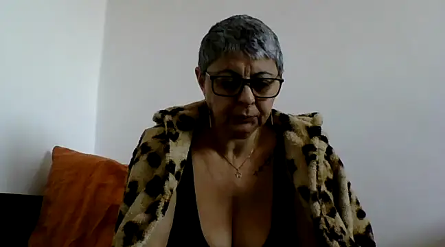 Snapshot of roseblak42 chatting on 03/05/25, 10:55 roseblak42 online show from 03/05/25, 10:55
