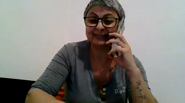 Snapshot of roseblak42 chatting on 03/10/25, 06:01 roseblak42 online show from 03/10/25, 06:01