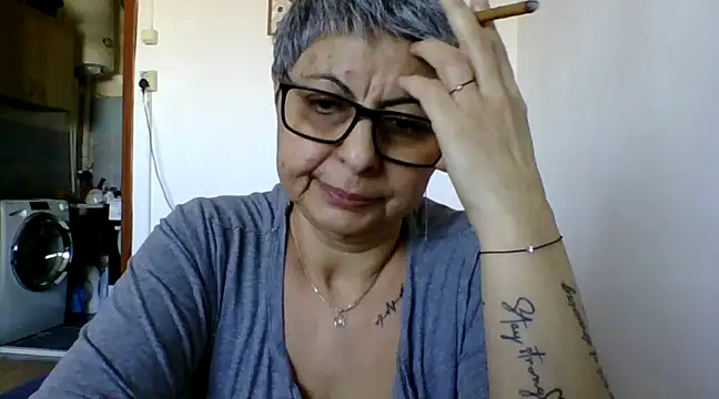 Snapshot of roseblak42 chatting on 03/20/25, 02:21 roseblak42 online show from 03/20/25, 02:21