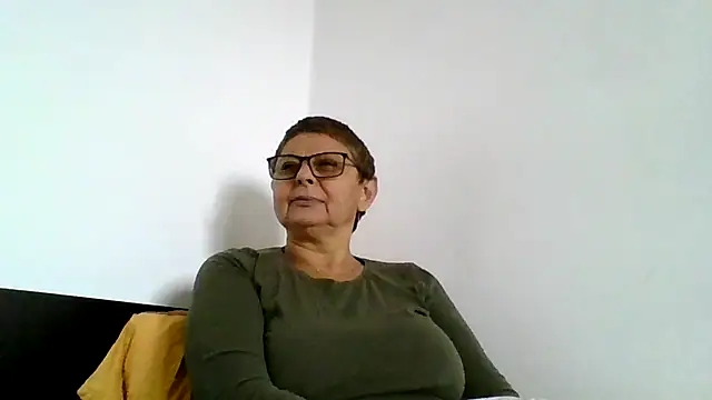 Snapshot of roseblak42 chatting on 10/07/25, 12:24 roseblak42 online show from 10/07/25, 12:24