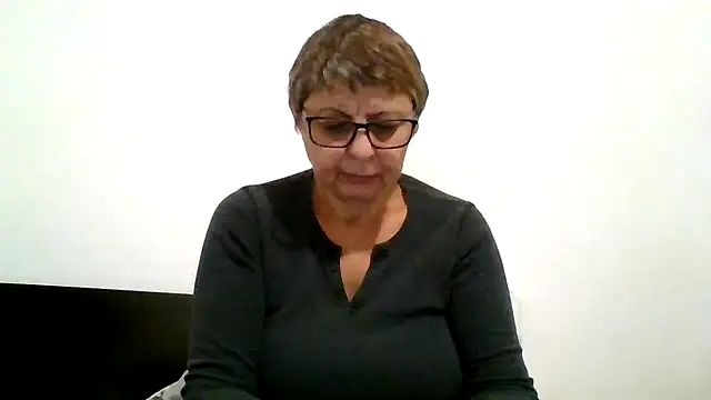 Snapshot of roseblak42 chatting on 11/04/25, 05:34 roseblak42 online show from 11/04/25, 05:34