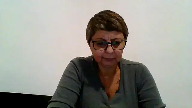 Snapshot of roseblak42 chatting on 11/05/25, 03:45 roseblak42 online show from 11/05/25, 03:45