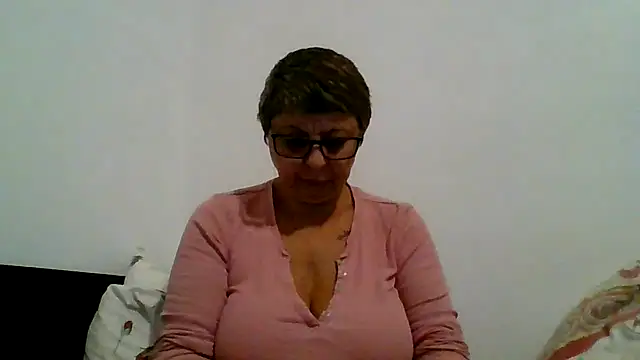 Snapshot of roseblak42 chatting on 11/07/25, 03:45 roseblak42 online show from 11/07/25, 03:45