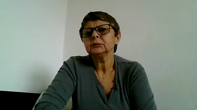 Snapshot of roseblak42 chatting on 11/10/25, 10:14 roseblak42 online show from 11/10/25, 10:14