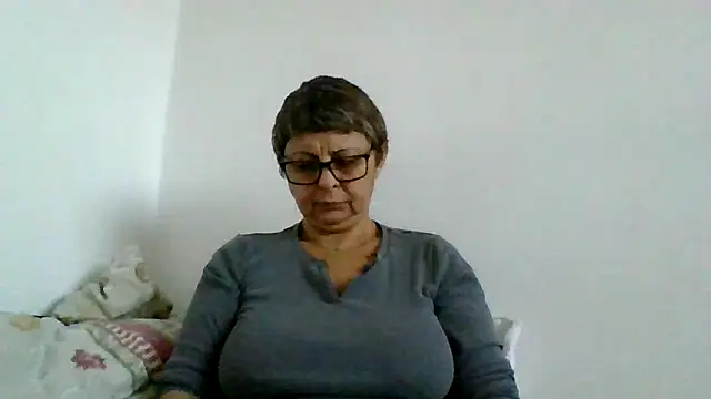 Snapshot of roseblak42 chatting on 11/11/25, 02:06 roseblak42 online show from 11/11/25, 02:06