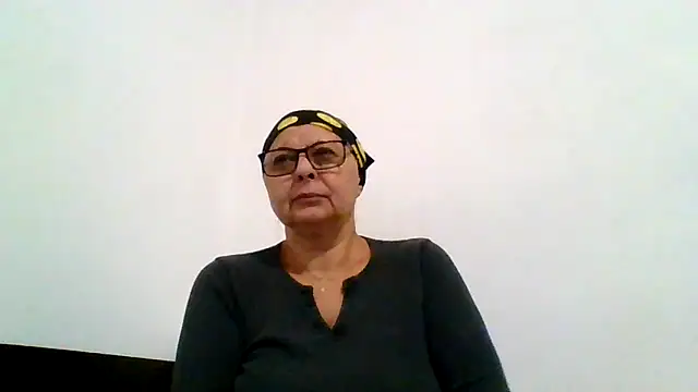 Snapshot of roseblak42 chatting on 11/14/25, 05:00 roseblak42 online show from 11/14/25, 05:00