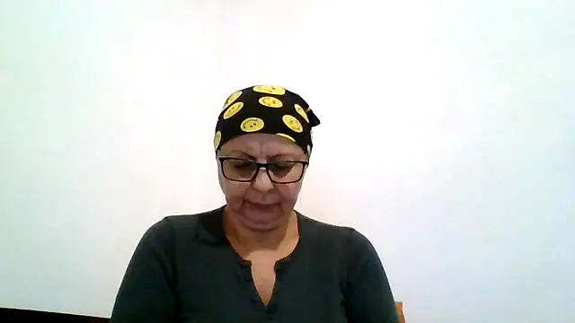 Snapshot of roseblak42 chatting on 11/16/25, 03:06 roseblak42 online show from 11/16/25, 03:06