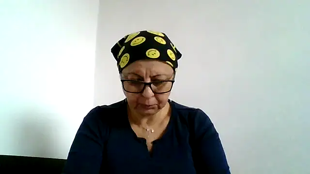 Snapshot of roseblak42 chatting on 11/18/25, 10:31 roseblak42 online show from 11/18/25, 10:31