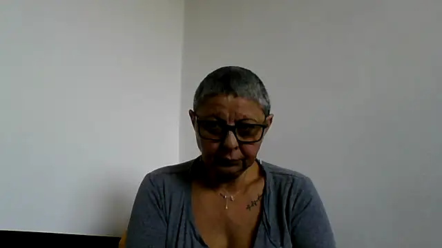 Snapshot of roseblak42 chatting on 11/22/25, 10:36 roseblak42 online show from 11/22/25, 10:36