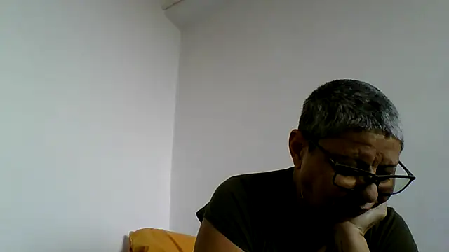 Snapshot of roseblak42 chatting on 11/25/25, 10:15 roseblak42 online show from 11/25/25, 10:15