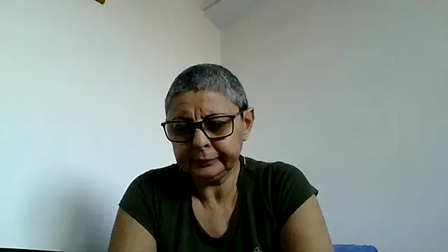 Snapshot of roseblak42 chatting on 11/26/25, 01:45 roseblak42 online show from 11/26/25, 01:45