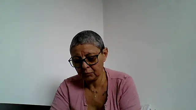 Snapshot of roseblak42 chatting on 11/27/25, 08:27 roseblak42 online show from 11/27/25, 08:27