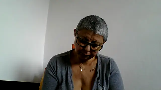 Snapshot of roseblak42 chatting on 12/15/25, 09:57 roseblak42 online show from 12/15/25, 09:57