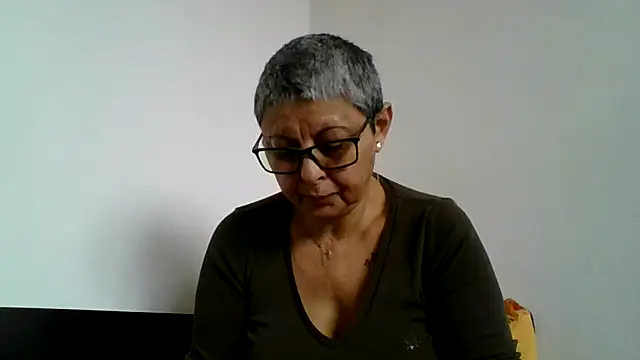 Snapshot of roseblak42 chatting on 12/16/25, 09:36 roseblak42 online show from 12/16/25, 09:36