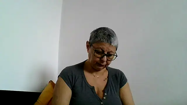 Snapshot of roseblak42 chatting on 12/17/25, 09:15 roseblak42 online show from 12/17/25, 09:15