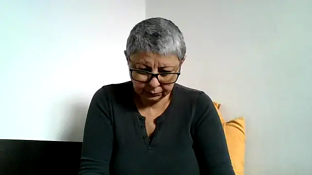 Snapshot of roseblak42 chatting on 12/19/25, 07:26 roseblak42 online show from 12/19/25, 07:26