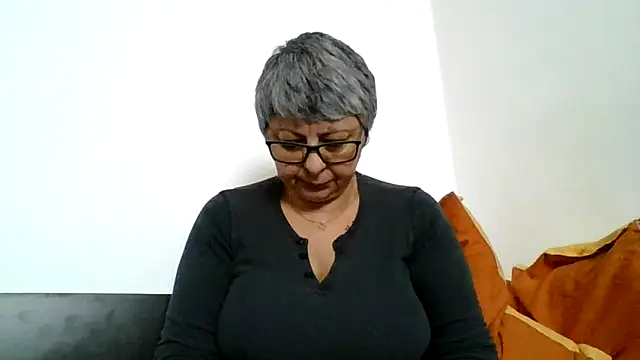 roseblak42 online show from 02/18/26, 10:11