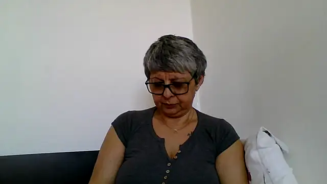 roseblak42 online show from 04/07/26, 08:04