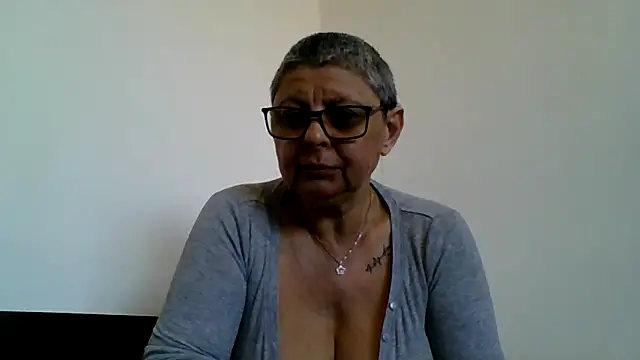 roseblak42 online show from 04/19/26, 04:06