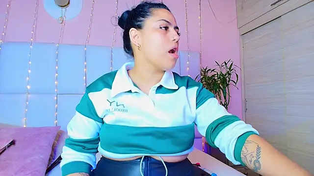 kiana cream online show from 02/14/25, 11:42