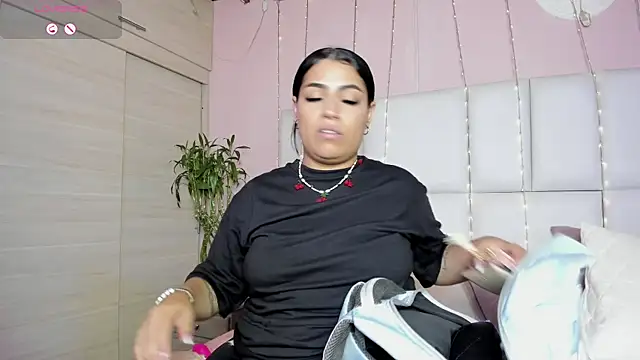 kiana cream online show from 03/21/25, 07:35