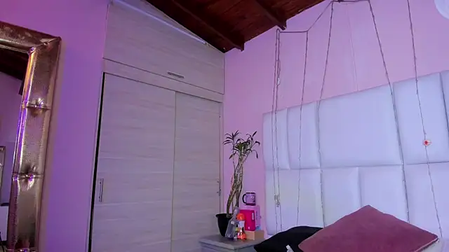 kiana cream online show from 09/25/25, 11:58