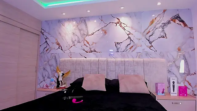 kiana cream online show from 11/08/25, 11:32